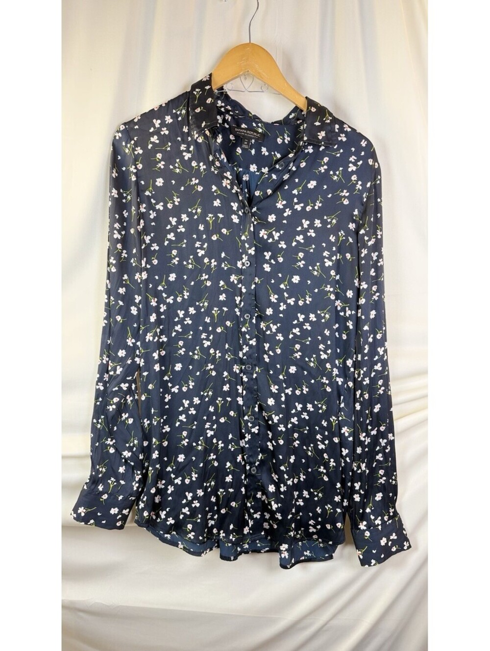 Banana Republic Dillon Fit Navy Floral Print Satin Blouse Size Med Tall Classic